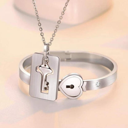 El Regalo Perfecto para Expresar Tu Amor ❤️: Pulsera Corazón y Collar Llave 🗝️