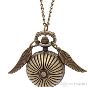 ¡Atrapa la Magia! ⚡ Collar Snitch Dorada 🦅 y Lleva el Mundo de Harry Potter Contigo ✨